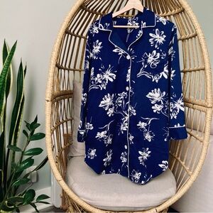 Ralph Lauren Chaps Sleep Shirt in Blue and White Floral Pattern Woman’s XL